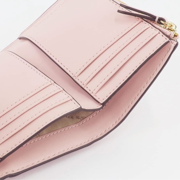 MICHAEL KORS CARMEN MEDIUM LOGO AND FAUX LEATHER WALLET 
POWDER BLUSH 
NWT - Picture 3 of 10